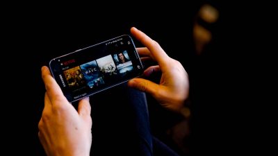 Film sebagai Cermin Sosial: Dari Layar Lebar ke Era Streaming
